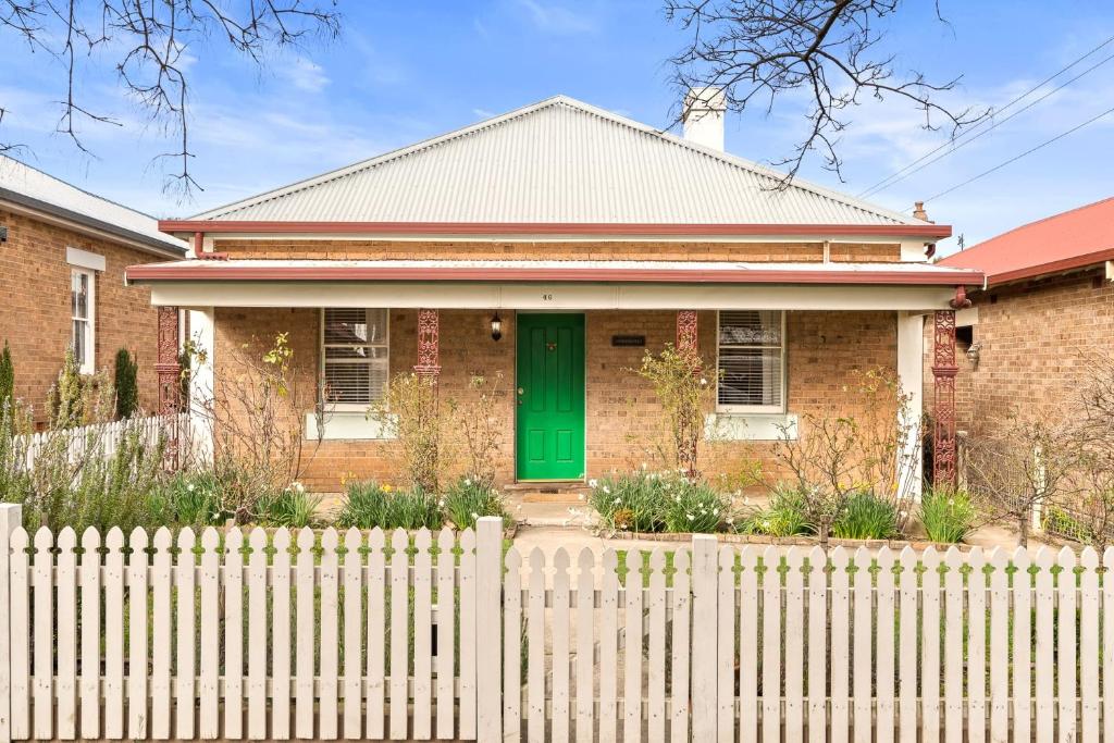 Ambrose On Byng - Central Location, Orange