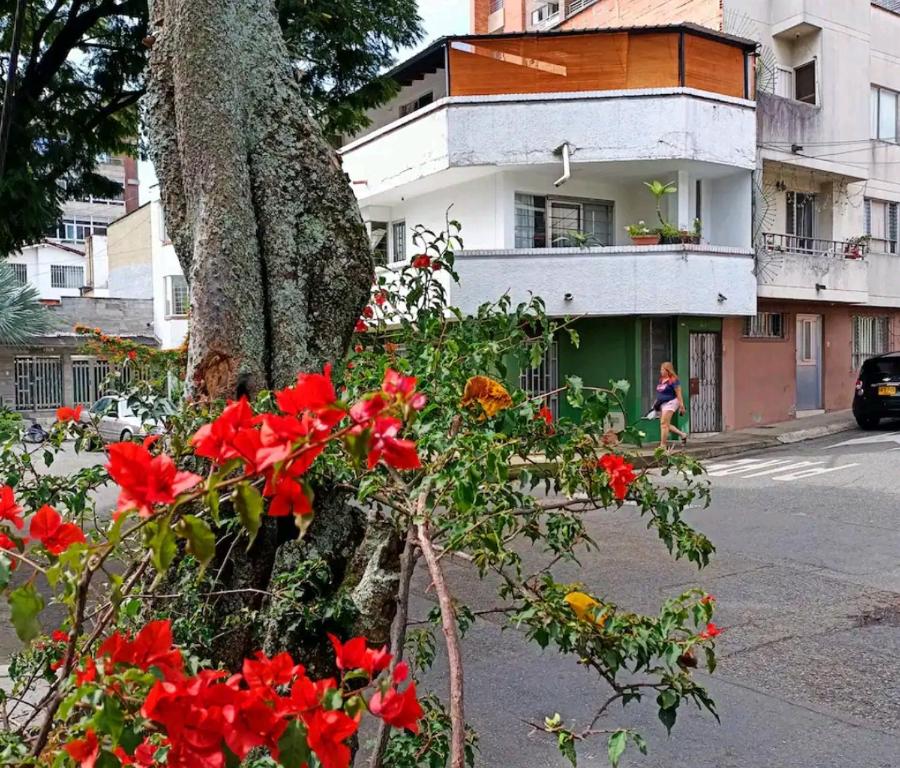 Acogedor Aparta Hotel para 3H Belén Rosales apt 202, Medellín