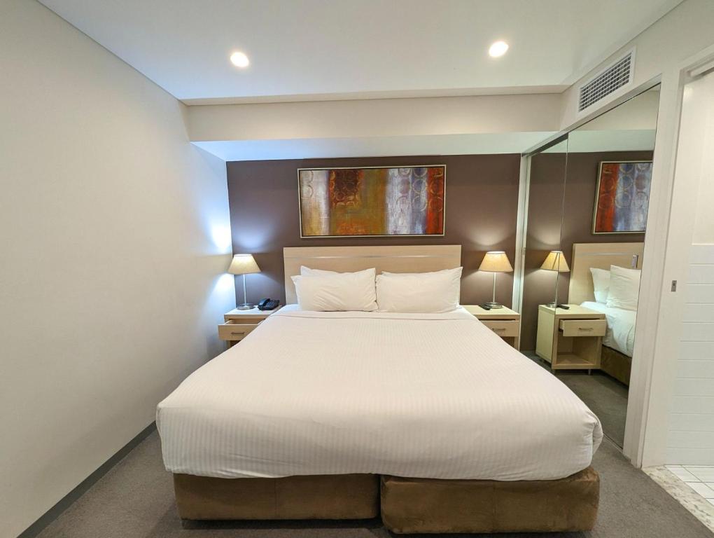 1BR Apartment on North Terrace, Adelaide