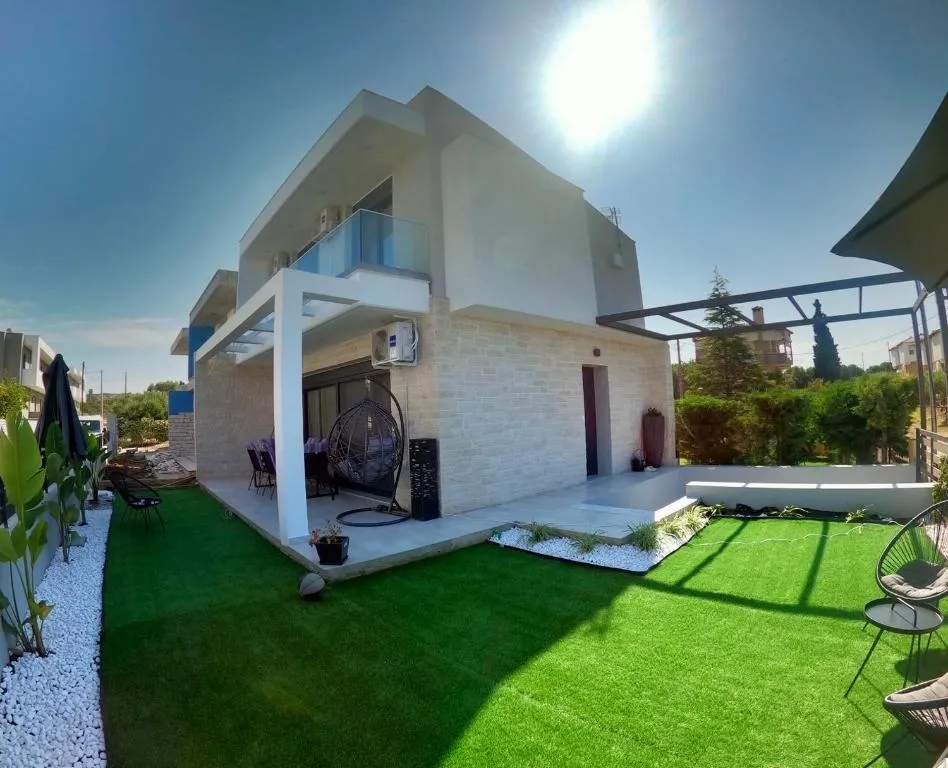 Villa Sunset Yerakini, hotel en Polígiros