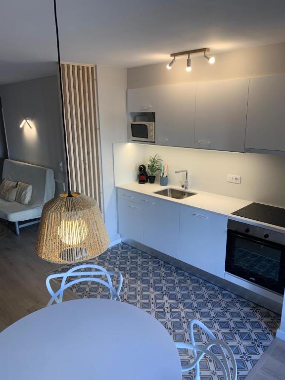 Apartment with air conditioning and communal pool - 4