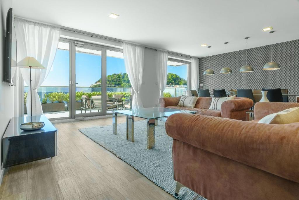 MONTHLY LA CONCHA BREEZE by SWEET HOME SAN SEBASTIAN, San Sebastián