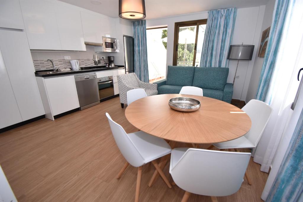 Modern Apt Walking distance to Shops and Beach - 3