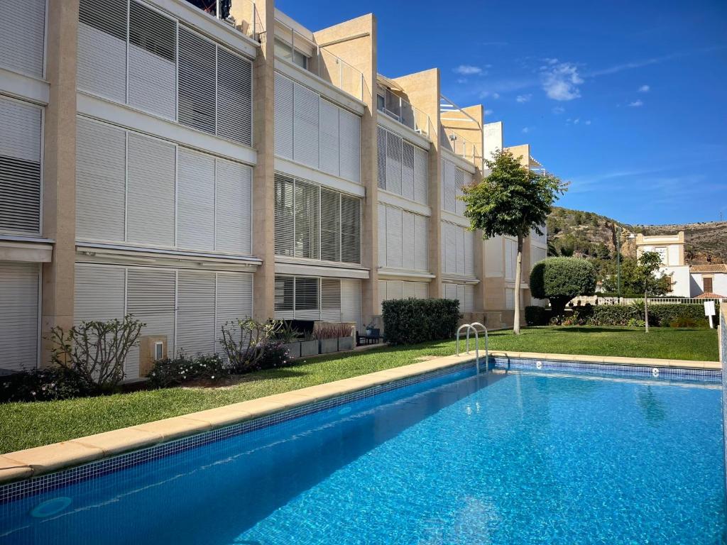 Magnifico dúplex playa-puerto, piscina, parking - 1