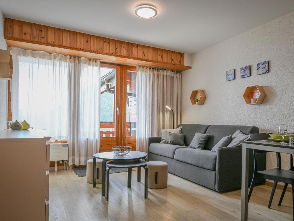 Apartment Eaux-Vives 213 by Interhome - 4