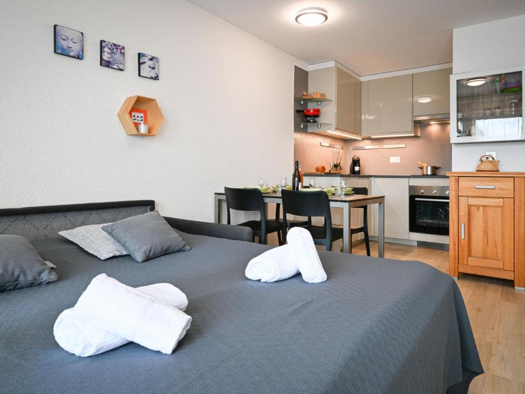 Apartment Eaux-Vives 213 by Interhome - 5