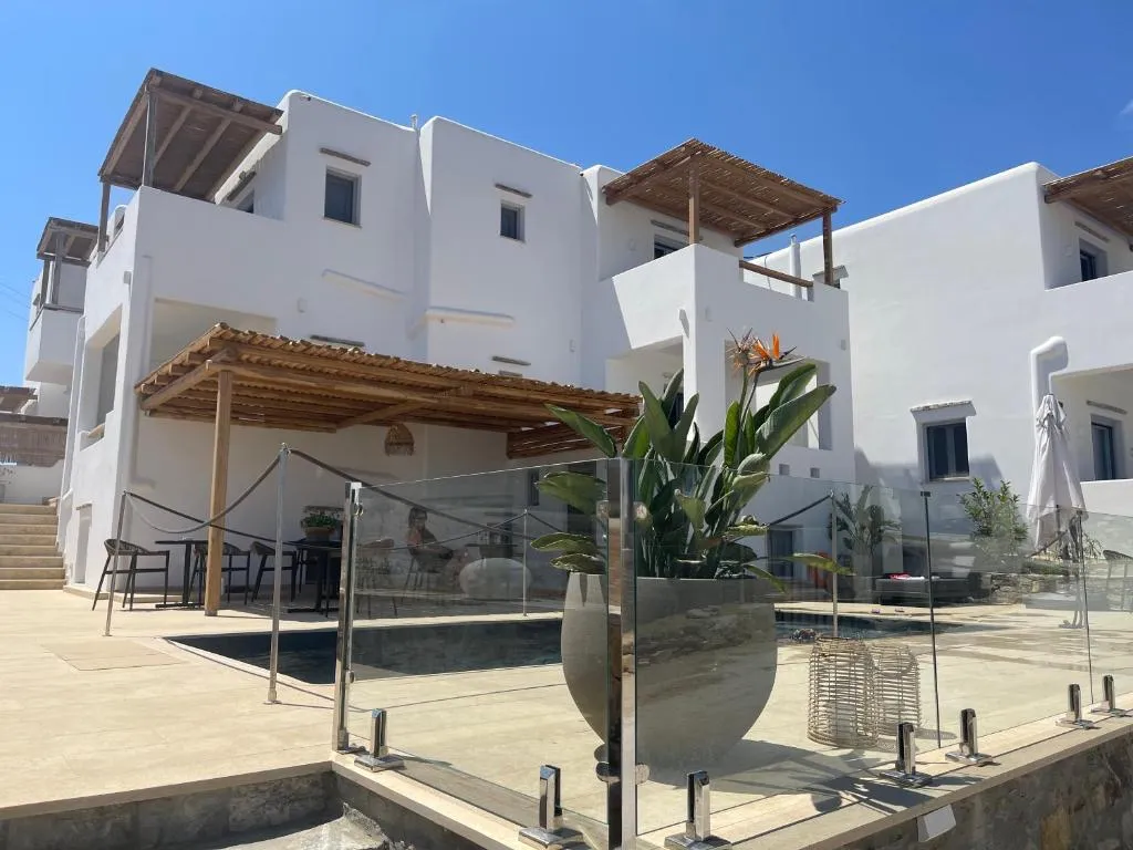 Sohoros Luxury Suites, hotel v destinaci Schoinousa