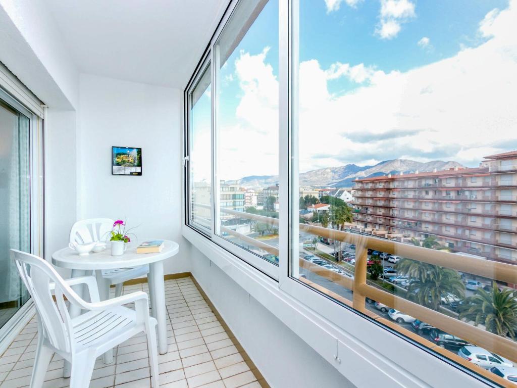 Apartment Roses Holiday Center-19 by Interhome - 1