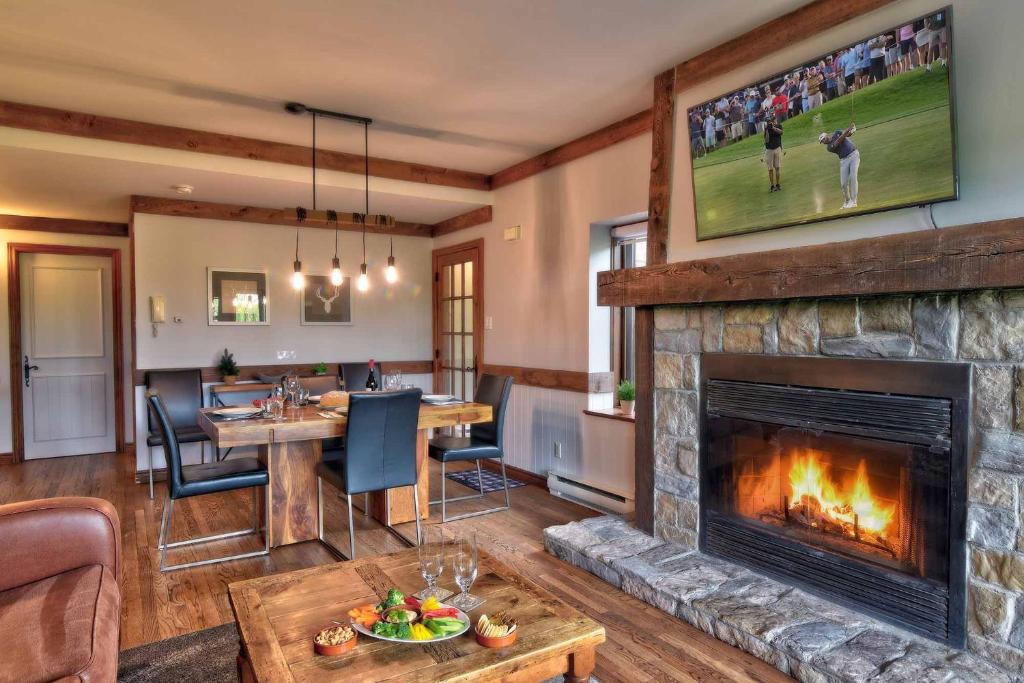 L'Algonquin A, Mont-Tremblant