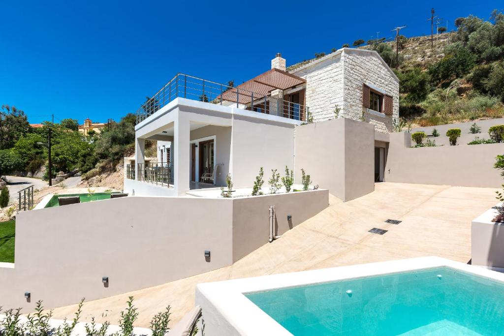 Upper View Villa 1, with private pool, Maláxa