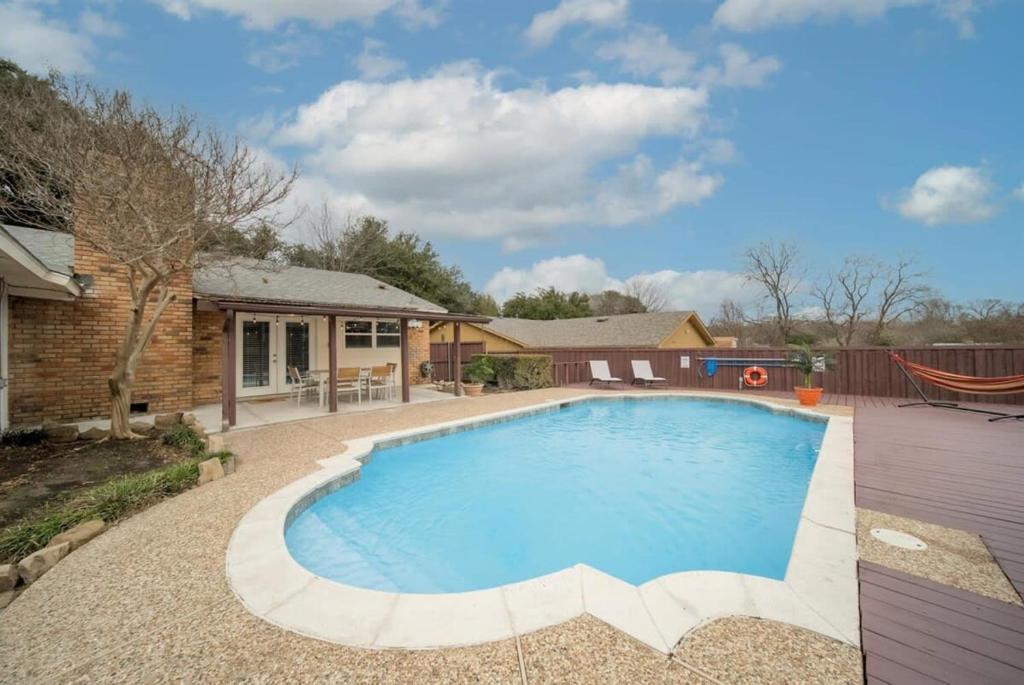 Open Space Home for Family Groups with Privat Pool, Garland