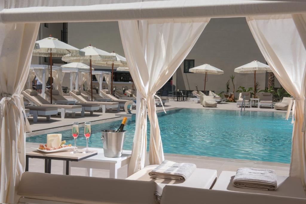 Meramaglia Hotel — Swimming pool in Malia