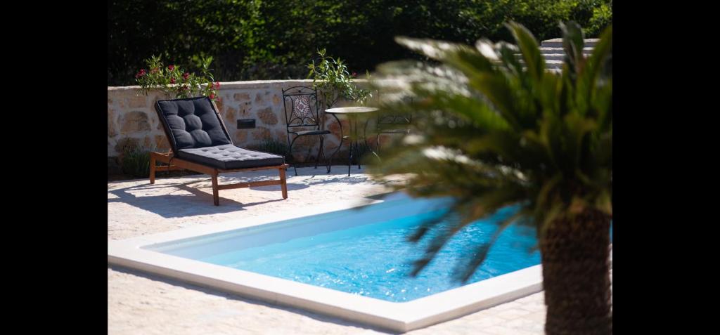 Moki's Debi, Debeljak