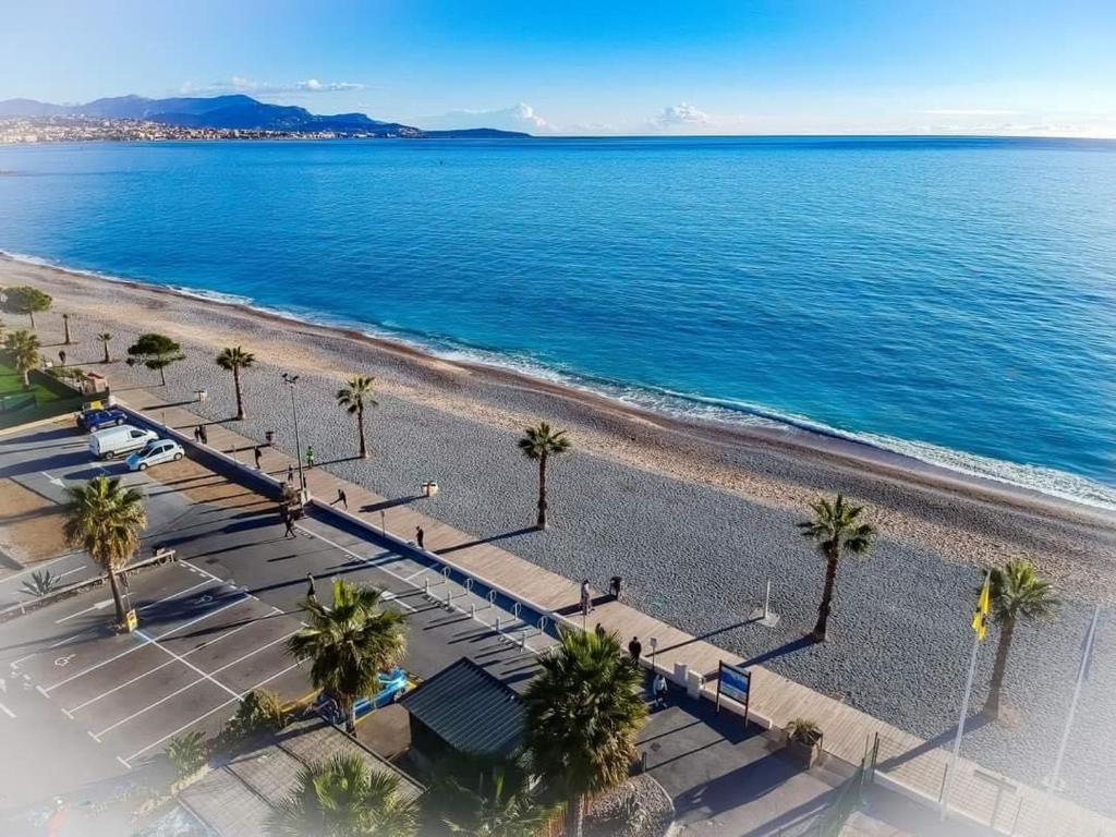 grand appartement 74m2 refait à neuf à 5mn de la mer dans grand parc botanique - 3