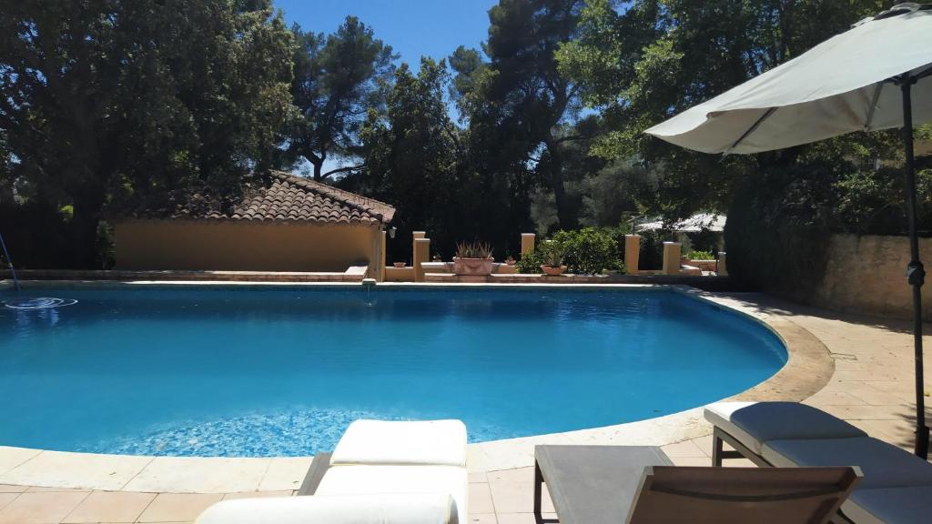 Cote d'Azur Villa mit Haupt und Nebenhaus, Pool und Poolküche - 1