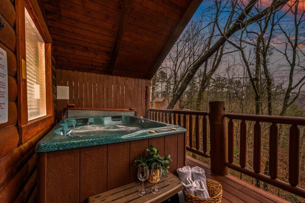 Log Cabin, Hot Tub, Fireplace, Pool Table & Views!, Sevierville