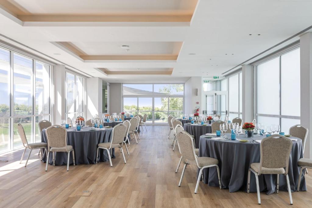 크라운 플라자 카파리카 조식 뷔페 또는 해변 전망