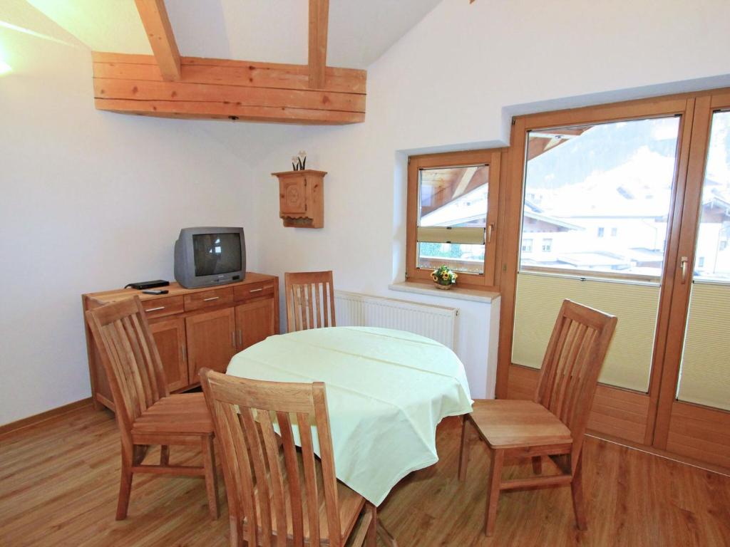 Apartment in Kaltenbach near Ski Lift - 4