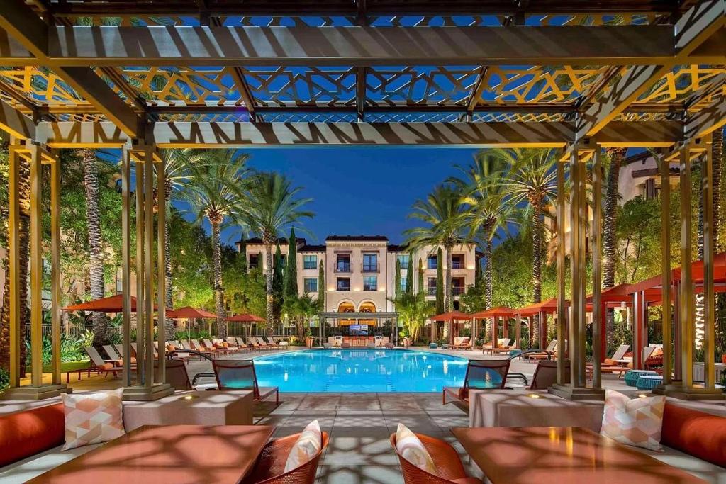 3 Bedrooms Apt with Pool ,GYM, Irvine