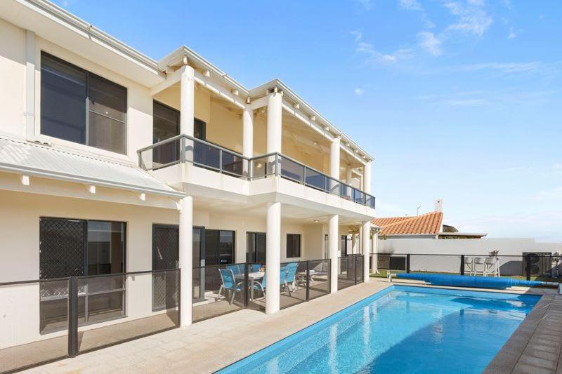 Beachfront Escape Private Pool and Beach Access, Mandurah