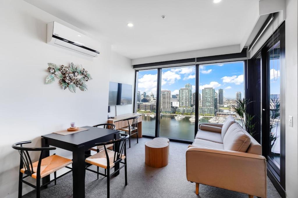 Marina Tower - 21st Floor Apt with Beautiful View, Melbourne