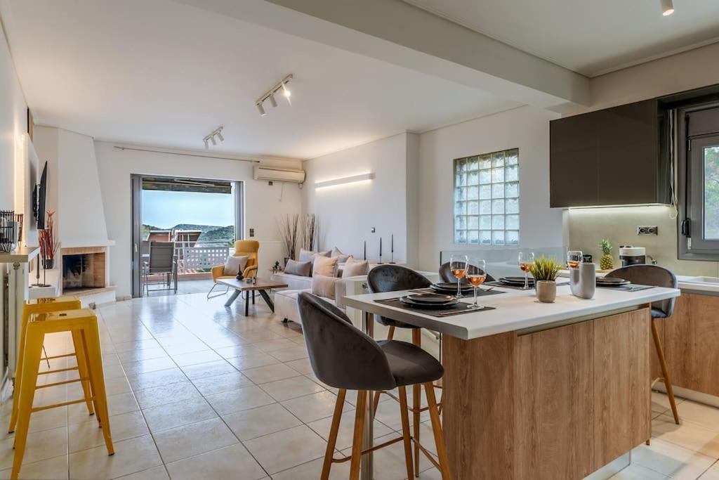 Luxe Seaside Anavissos- Athens, 3 Bedroom,Jacuzzi, Anavissos