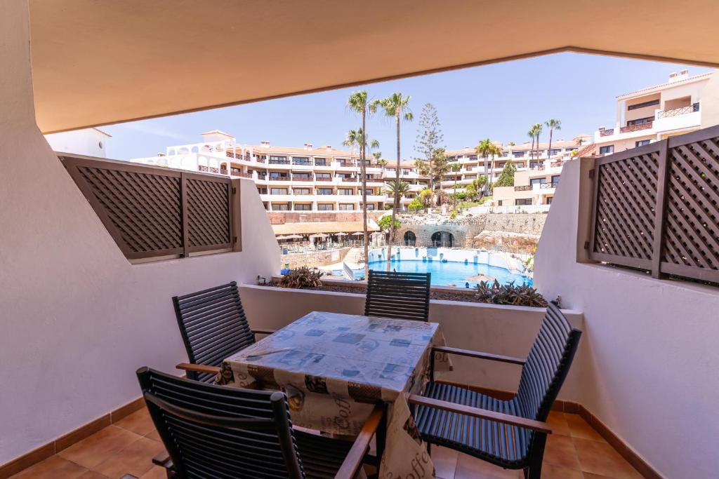 Oceanfront 2 bedrooms Holiday Home in Tenerife South - 2