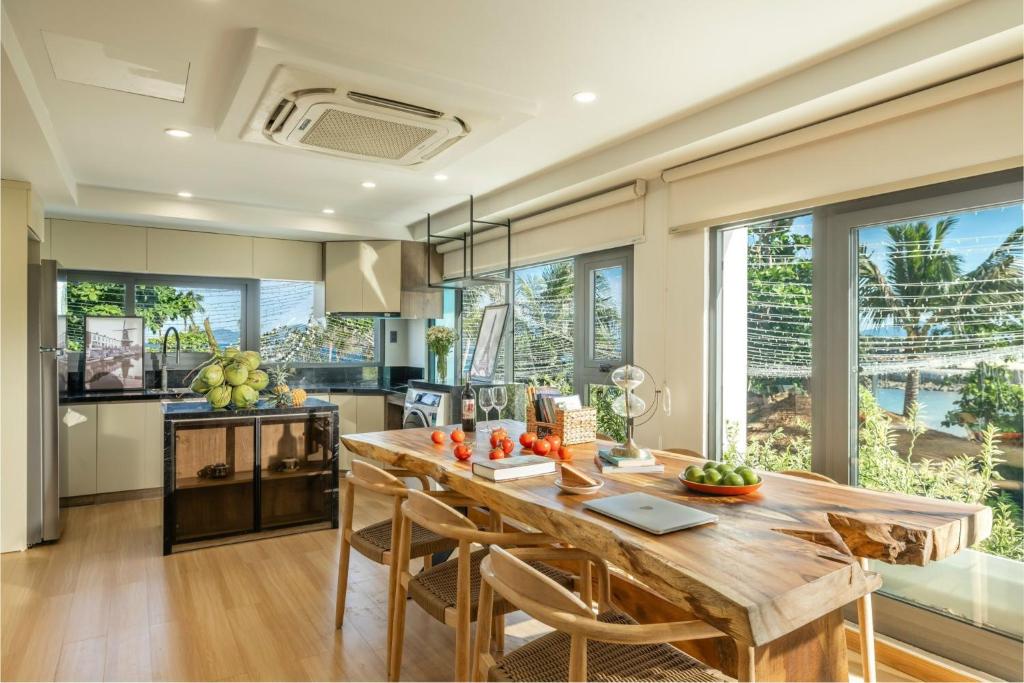 Cozy Front Beach House wid Private Beach