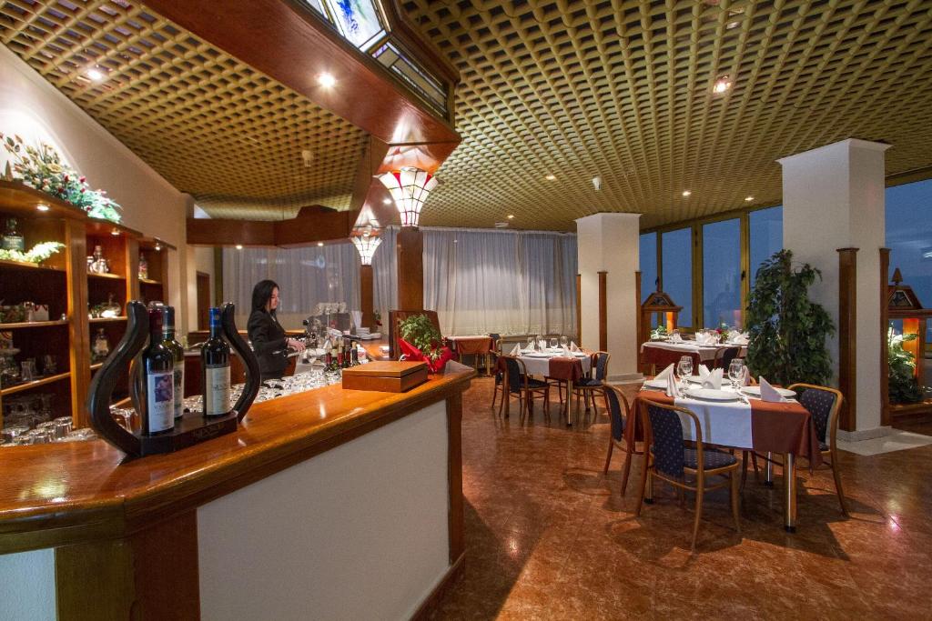 Hotel Samokov — Restaurant & bars in Borovets, Sofia (province)