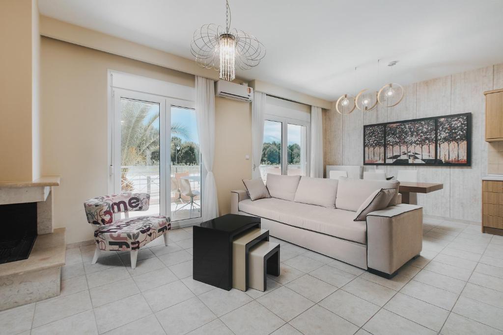 Inside Apartment, Keramotí