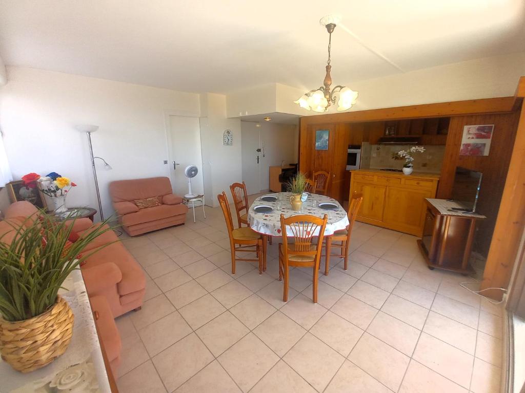 Royan Pontaillac – APPARTEMENT VUE MER – balcon – WIFI – confort simple - 2