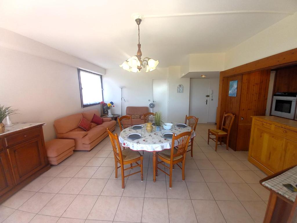 Royan Pontaillac – APPARTEMENT VUE MER – balcon – WIFI – confort simple - 3