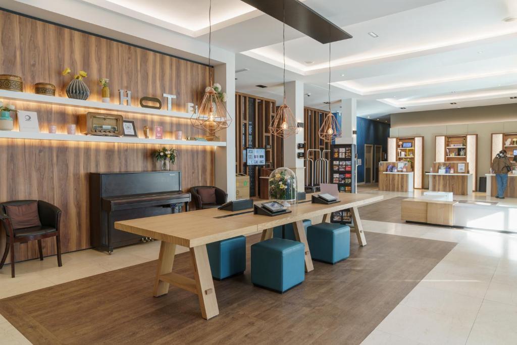 Lobby, Hotel l'Elysee Val d'Europe in Paris