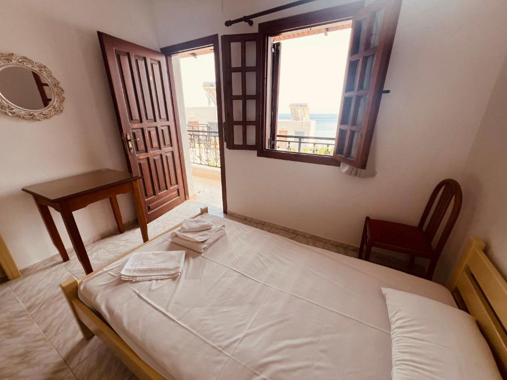 Cosy Lentas, Léntas