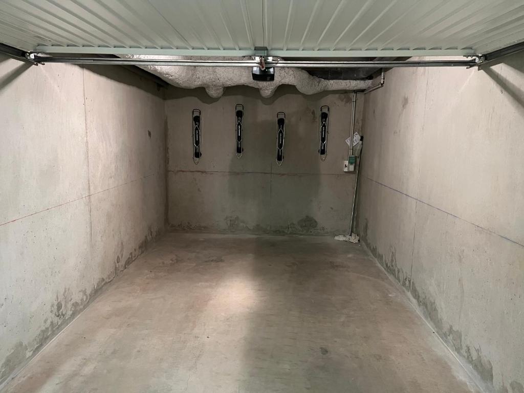 Modern 3 bedroom apartment close to lifts - 4