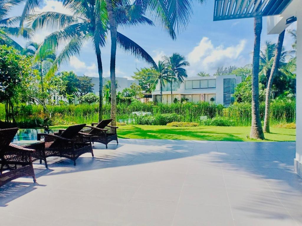 VILLA LUXURY 5PN SANCTUARY RESORT - TRUNG TAM HO TRAM l gan bien CACH 20MET