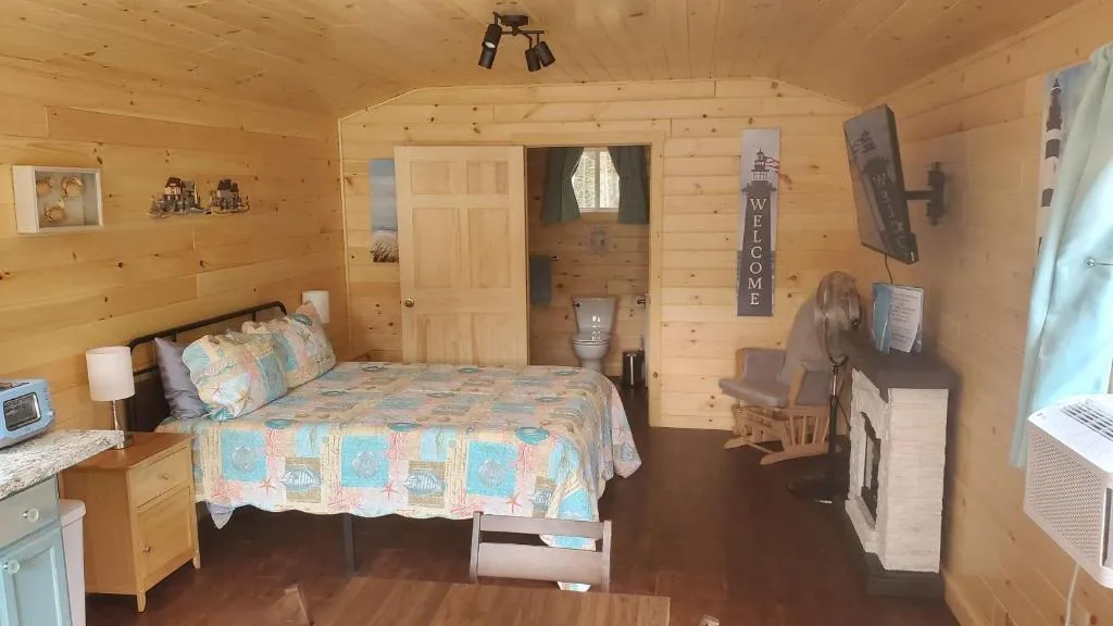 Lighthouse Cabins Maine，位于Bass Harbor的酒店