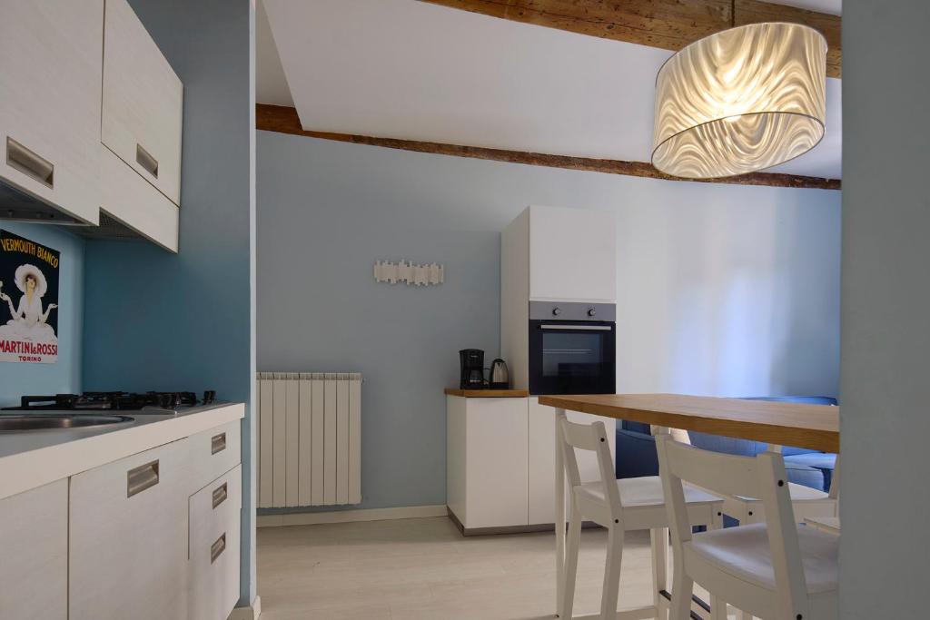 Panicale Blue Historic 1BR Stay Near Medici Chapels & Mercato Centrale - 5