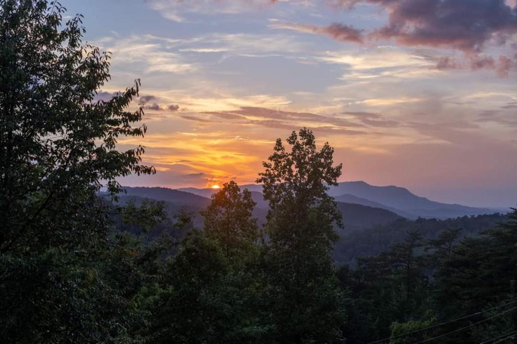 A Heavenly View by Stony Brook Cabins, Sevierville