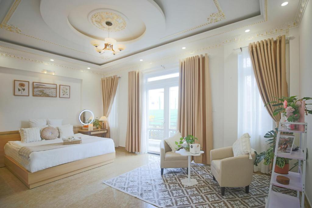 Huong Anh DaLat Palace, Dalat