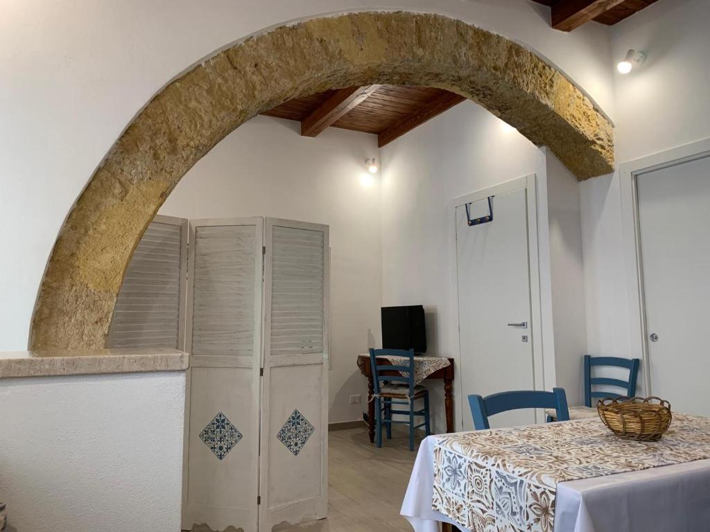 Guzzari 75 Home, Castellammare del Golfo