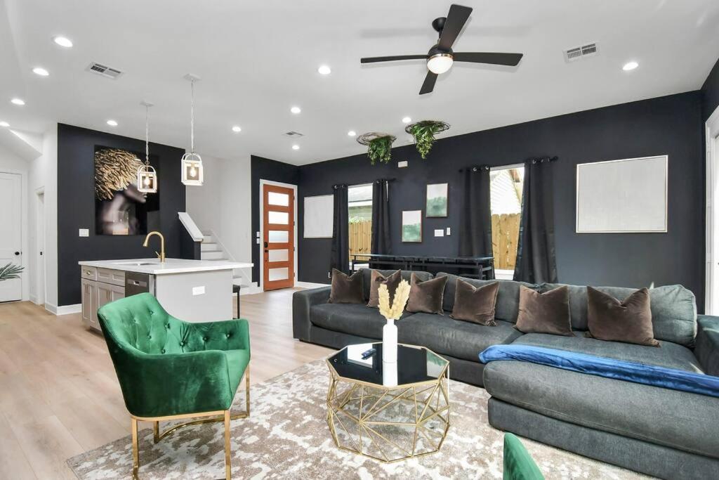 Stylish & Cozy - HOT TUB 4 Beds Near Downtown, Houston