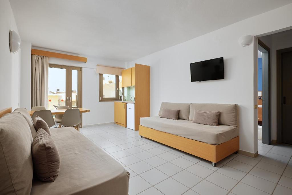 Acropolis Apartments — Hotel rooms in Hersonissos