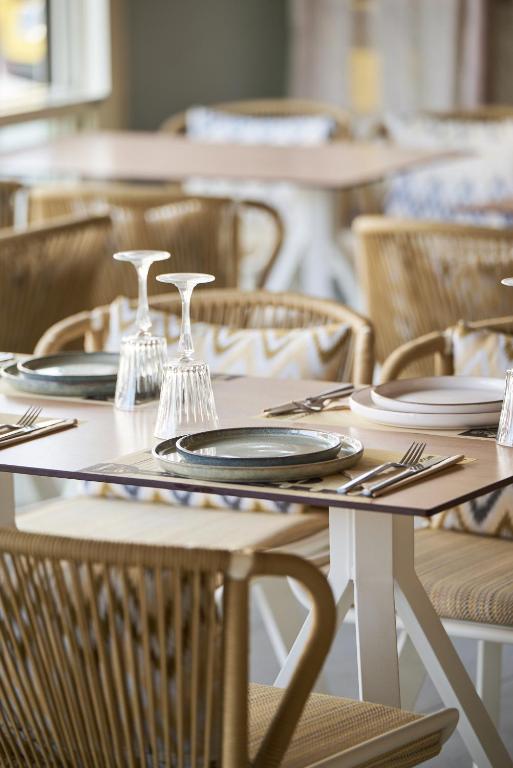 Acropolis Apartments — Restaurant & bars in Hersonissos