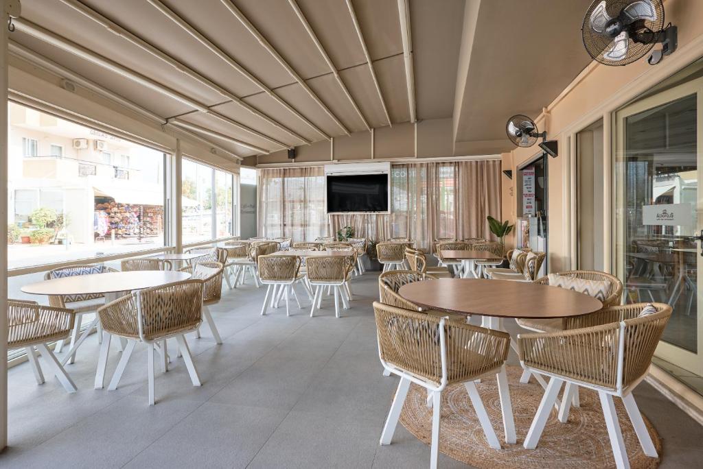 Acropolis Apartments — Restaurant & bars in Hersonissos
