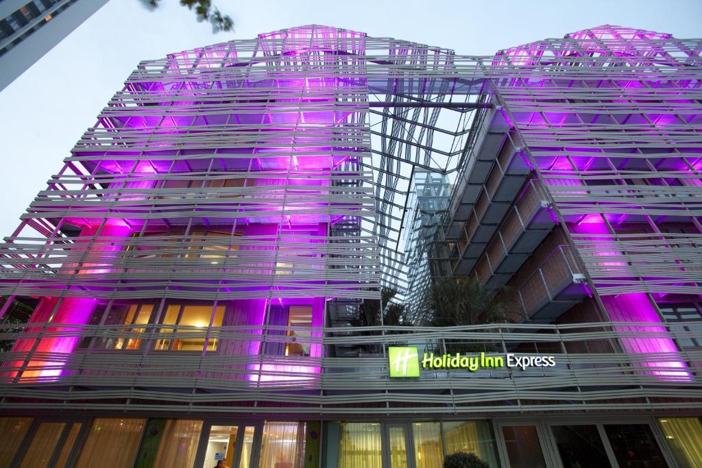 Holiday Inn Express Paris-Canal De La Villette by IHG - 2