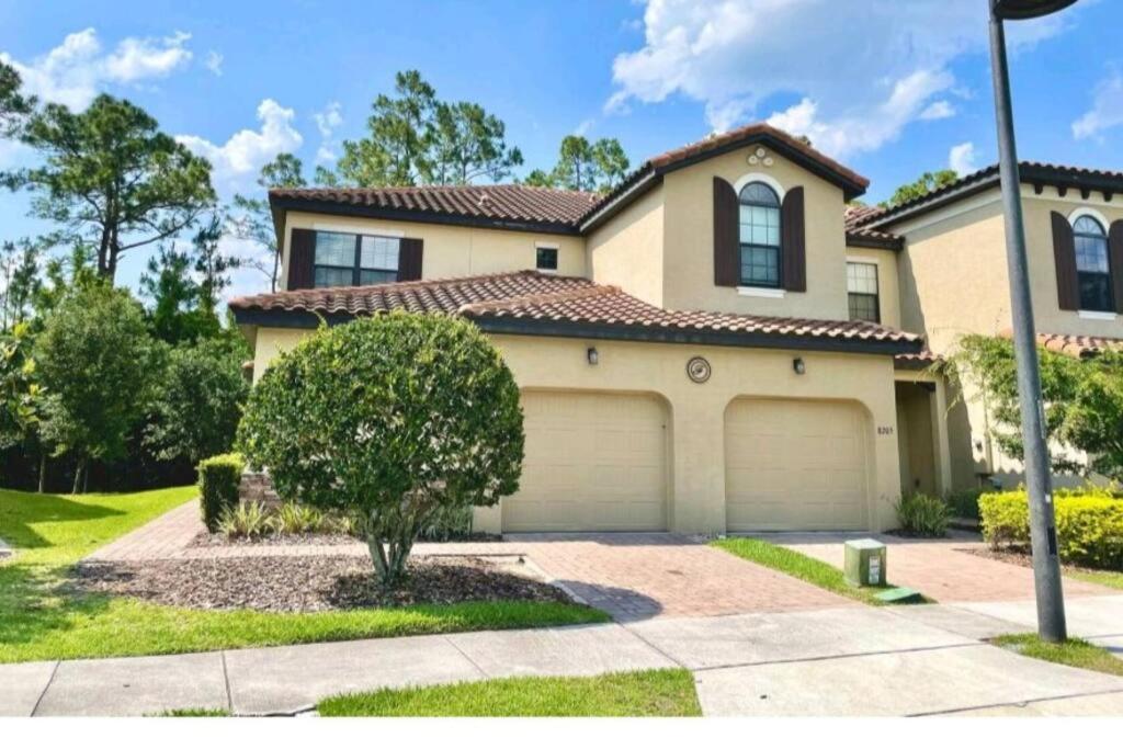 Spacious & Cozy Home- Near all Disney Parks, Kissimmee