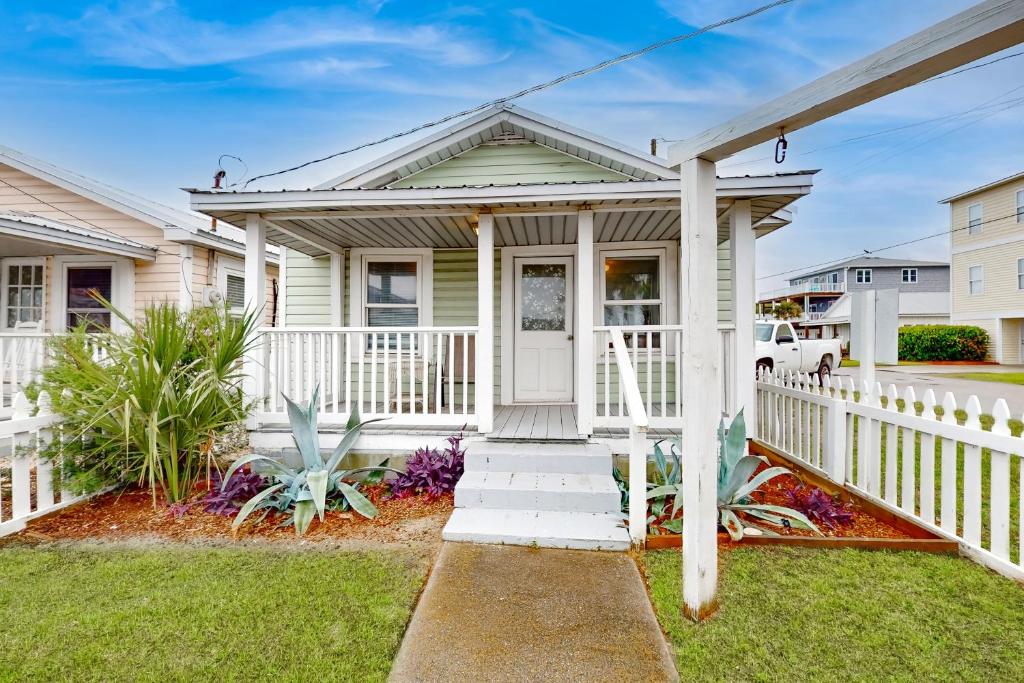Pier View Cottage Unit 3, Kure Beach