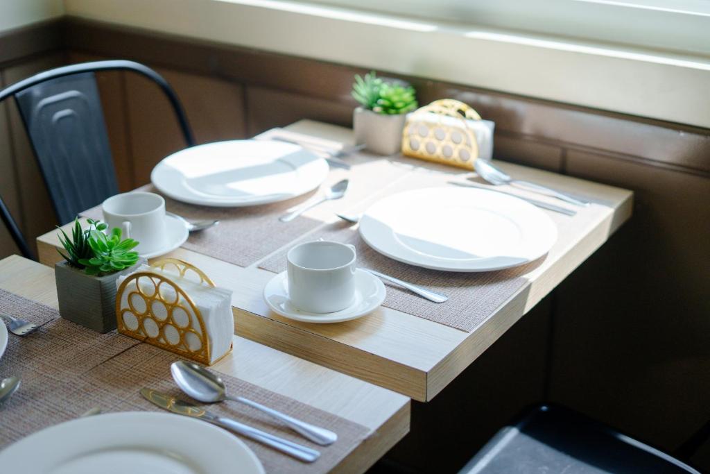 Food and beverages, Microtel by Wyndham Davao in Davao City