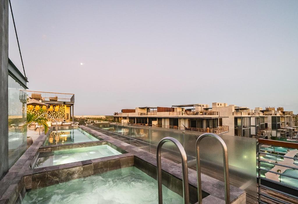 Divine 1BR Swim Up with Cenote and Gym - 5